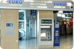Distributeur de billets à l'aéroport de Strasbourg - Retrait d'argent