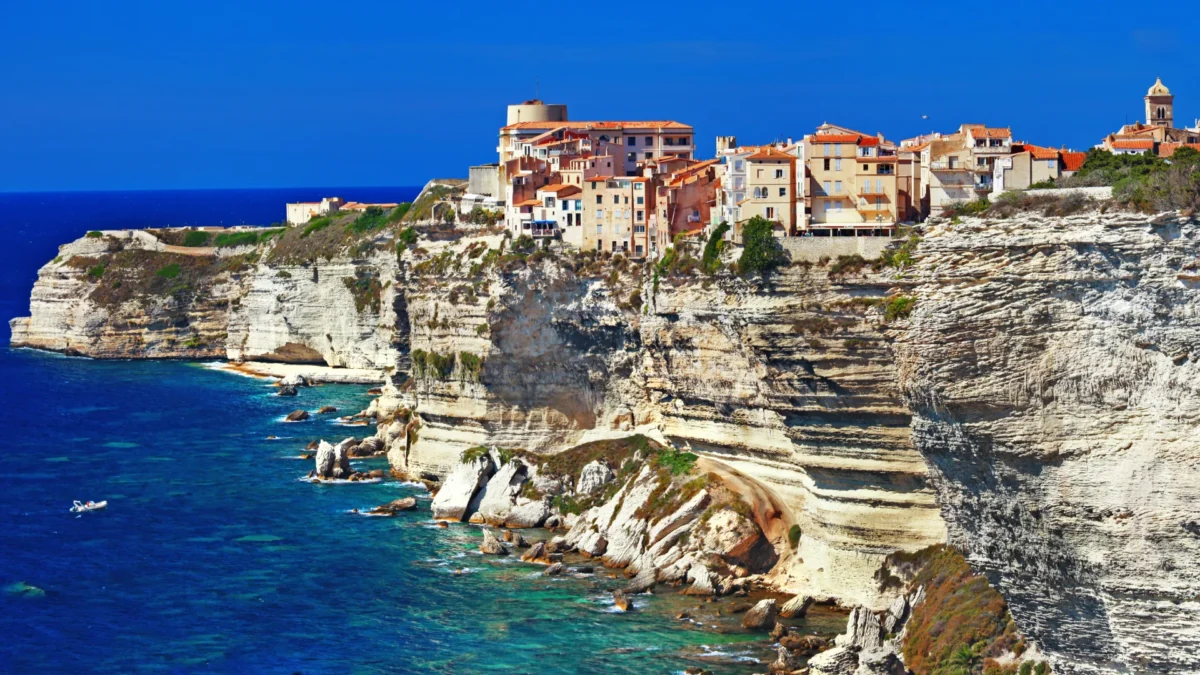 Vol Strasbourg Figari pas cher