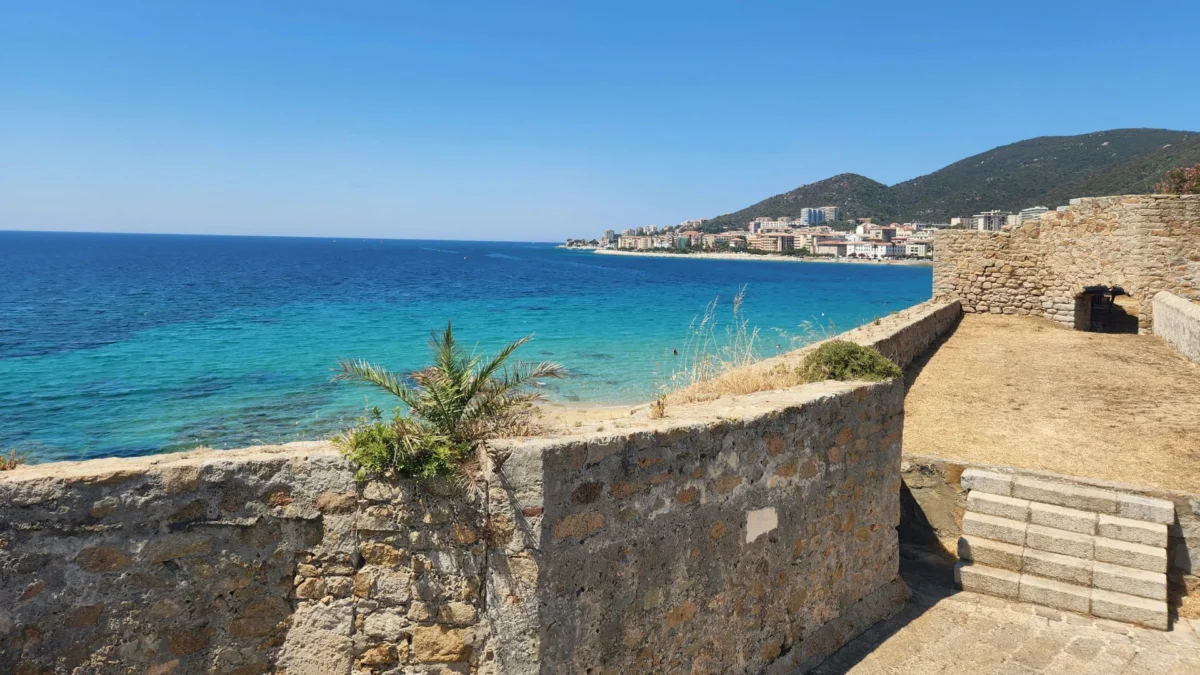 Vol Strasbourg Ajaccio pas cher